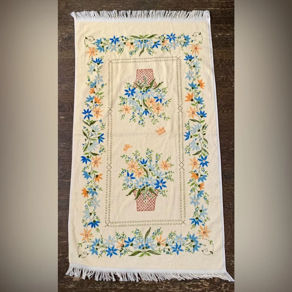 Vtg Lady Pepperell Flower Basket Floral Bath Towel 70s Grannycore Fringe